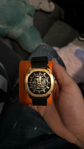 Astos horloge beschikbaar voor biedingen