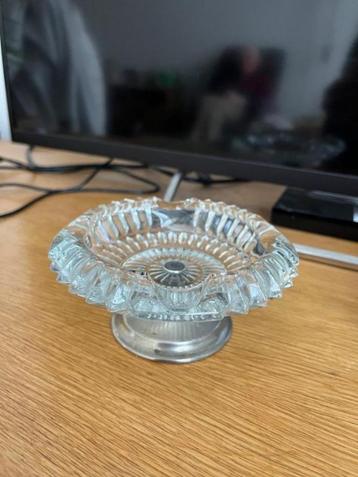 Mooie kristallen asbak  beschikbaar voor biedingen