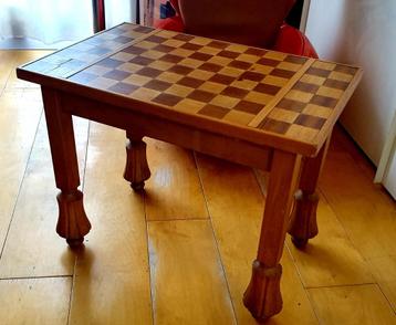 Vintage design schaaktafeltje beschikbaar voor biedingen