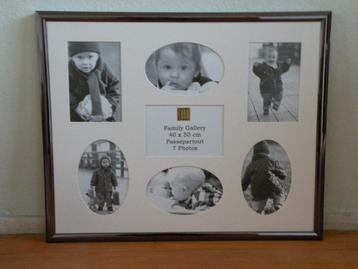 Fotolijst met passe-partout voor 6 foto's. beschikbaar voor biedingen
