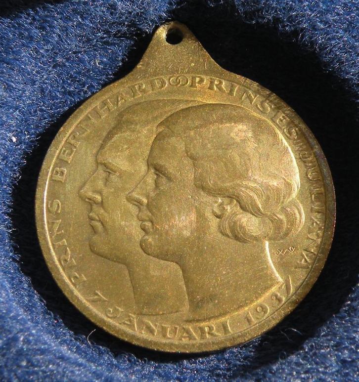 1937: Penning Amsterdam t.g.v. huwelijk Juliana Bernhard, Postzegels en Munten, Penningen en Medailles, Overige materialen, Nederland