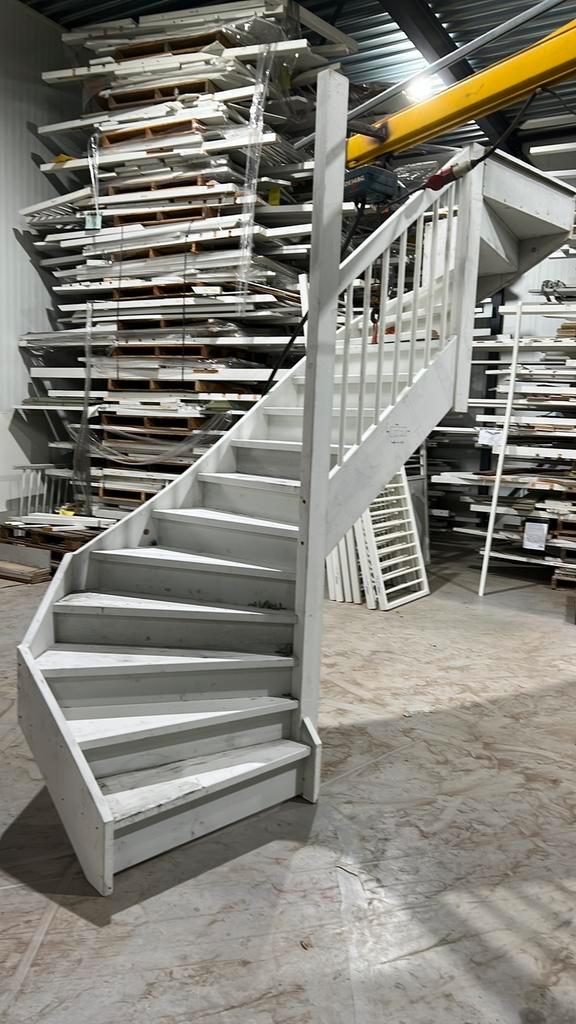 Halfslag trap 2900 hoog dichte, Doe-het-zelf en Verbouw, Ladders en Trappen, Zo goed als nieuw, 2 tot 4 meter, Ophalen