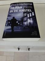 Duco Hellema - De man in de Amstel, Ophalen of Verzenden, Gelezen