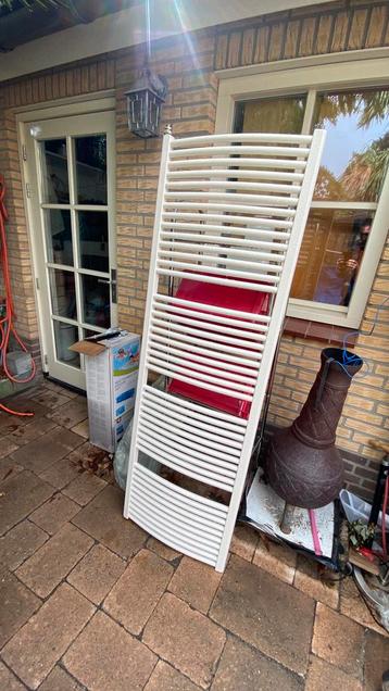 Radiator / Handdoekradiator – staand model beschikbaar voor biedingen