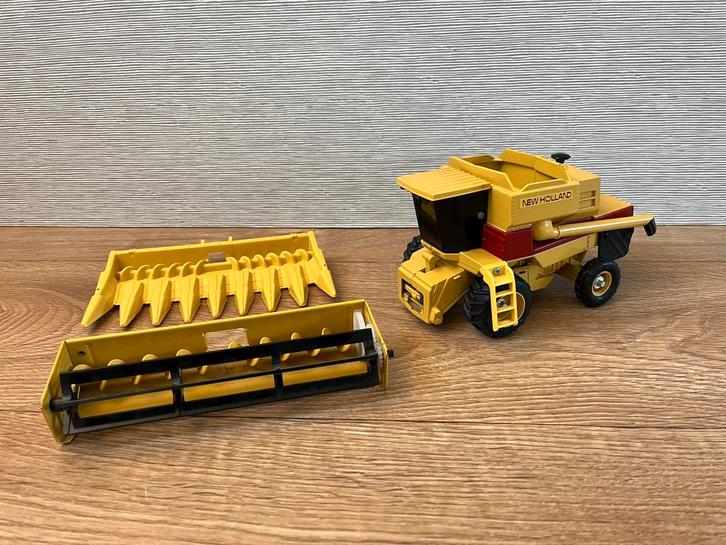 NEW HOLLAND combine maaidorser, Hobby en Vrije tijd, Modelauto's | 1:32, Gebruikt, Tractor of Landbouw, ERTL, Ophalen of Verzenden