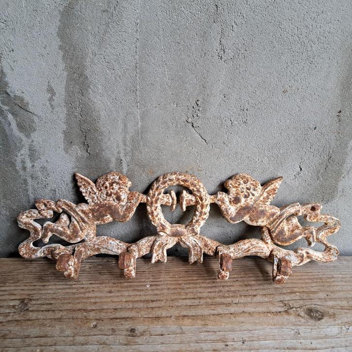 Brocante gietijzeren kapstokje met 4 haakjes en engel Etage3, Huis en Inrichting, Woonaccessoires | Overige, Gebruikt, Ophalen of Verzenden