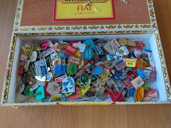 Oude speldjes (ca. 200), Verzamelen, Speldjes, Pins en Buttons, Gebruikt, Overige onderwerpen, Ophalen of Verzenden