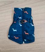 Super leuk hondenjasje met teckelprint. Maat XS, Ophalen of Verzenden, Nieuw, Hondenjas
