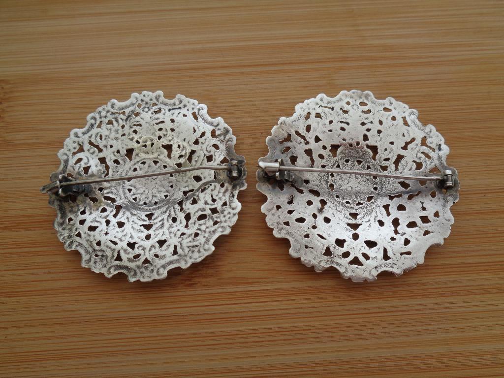 zilveren klederdracht muts spelden Eldik Zutphen [007], Ophalen of Verzenden, Zilver, Overige typen