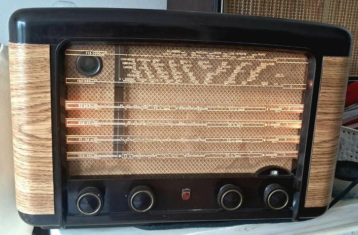 PHILIPS RADIO BX 490 A UIT 1949 MET BIJBEHOREND BOEKJE, Audio, Tv en Foto, Radio's, Gebruikt, Radio, Ophalen