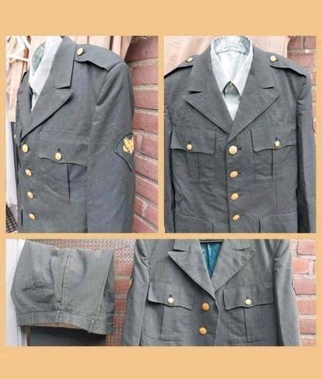 Uniform en 3 hemden, Verzamelen, Militaria | Algemeen, Ophalen of Verzenden