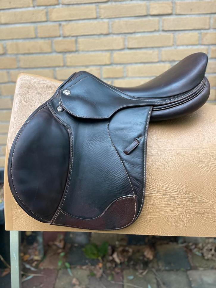 Bruin Prestige Paris springzadel (gratis passervice), Dieren en Toebehoren, Paarden en Pony's | Zadels, Gebruikt, Dressuur, Ophalen of Verzenden