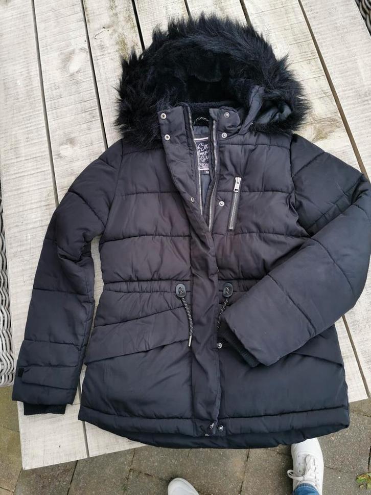 Winterjas zwart meisje mt152, Kinderen en Baby's, Kinderkleding | Maat 152, Zo goed als nieuw, Meisje, Jas, Ophalen of Verzenden