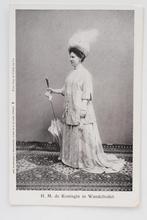 H.M. Koningin Wilhelmina in Wandeltoilet, Ophalen of Verzenden, Zo goed als nieuw, Nederland, Kaart, Foto of Prent