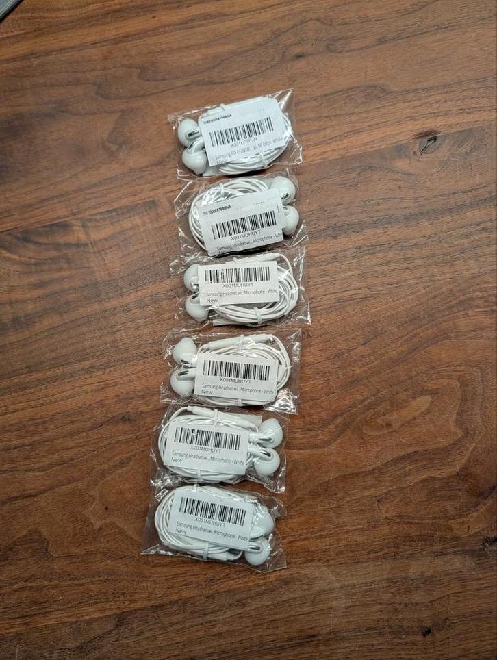 Bundel van 6 stuks originele Samsung bedrade oordopjes, Telecommunicatie, Mobiele telefoons | Telefoon-opladers, Nieuw, Ophalen of Verzenden