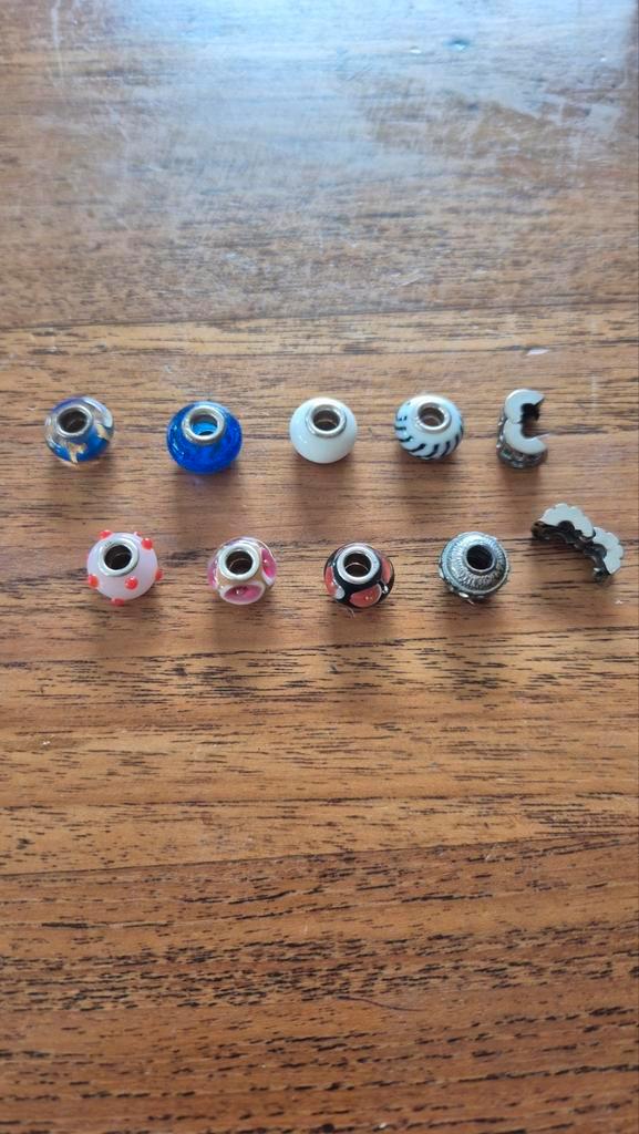 Diverse kleuren ronde bedels plus 2 clip bedels, Sieraden, Tassen en Uiterlijk, Bedels, Zo goed als nieuw, Pandora, Zilver, 4 bedels of meer