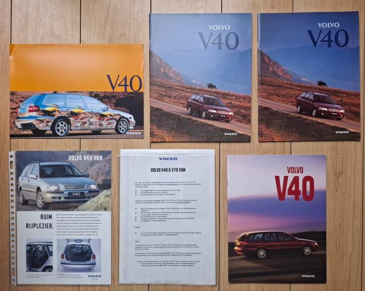 Volvo V 40.   13 items.  € 22,50, Boeken, Auto's | Folders en Tijdschriften, Zo goed als nieuw, Volvo, Ophalen of Verzenden