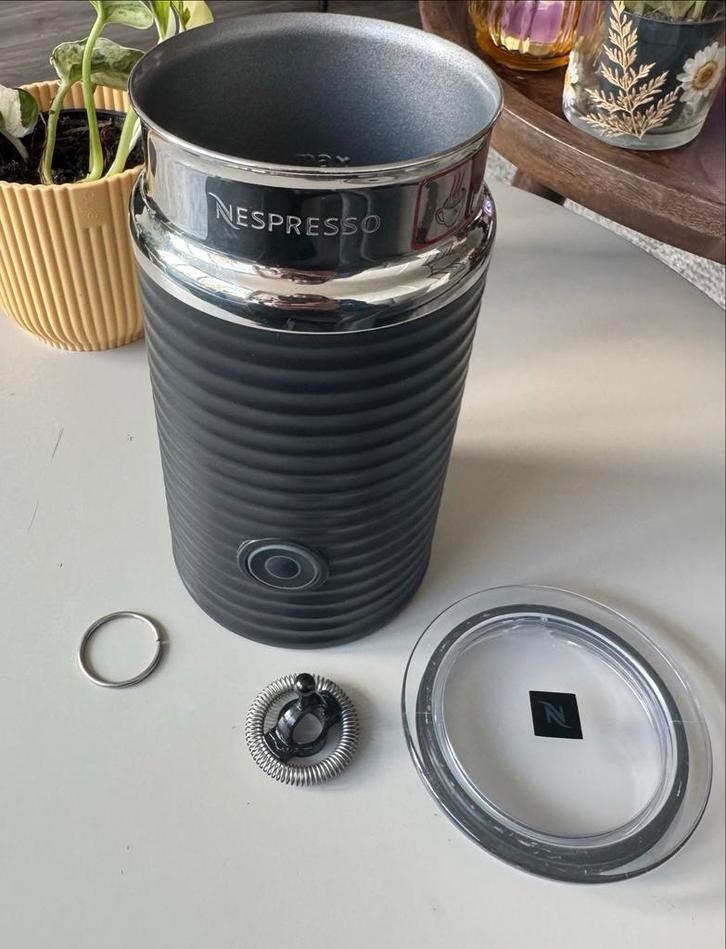 Nespresso Aeroccino melkopschuimer model 3193, Witgoed en Apparatuur, Melkopschuimers, Zo goed als nieuw, Elektrische melkopschuimer
