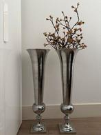 Twee zéér decoratieve glanzende aluminium vazen, Huis en Inrichting, Woonaccessoires | Vazen, Ophalen, Overige materialen, Overige kleuren