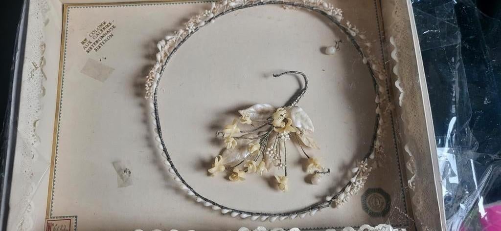 Vintage Bruidskroon met Corsage en Oorbellen, Antiek en Kunst, Ophalen of Verzenden, Dames, Onbekend