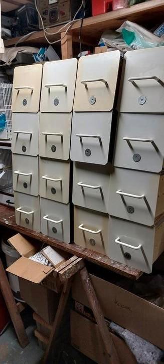 16 nette broedblokken ( pascal hemel ) beschikbaar voor biedingen