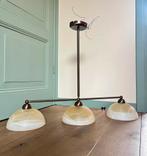 Hanglamp met drie lichtpunten – metalen frame marmer kappen, Huis en Inrichting, Lampen | Hanglampen, Ophalen, Zo goed als nieuw