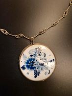 Vintage Ketting met Delfts Blauw Medaillon, Gebruikt, Blauw, Ophalen of Verzenden, Overige materialen