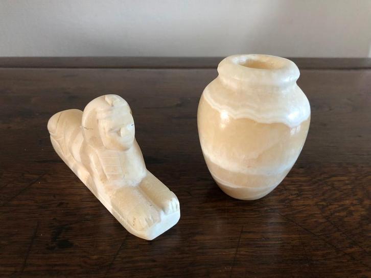 Albast vintage bureaustel Sfinx en vaasje uit Egypte., Antiek en Kunst, Antiek | Vazen, Ophalen of Verzenden