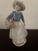 Nadal porseleinen beeldje meisje met een mand bloemen, Ophalen, Zo goed als nieuw, Overige typen