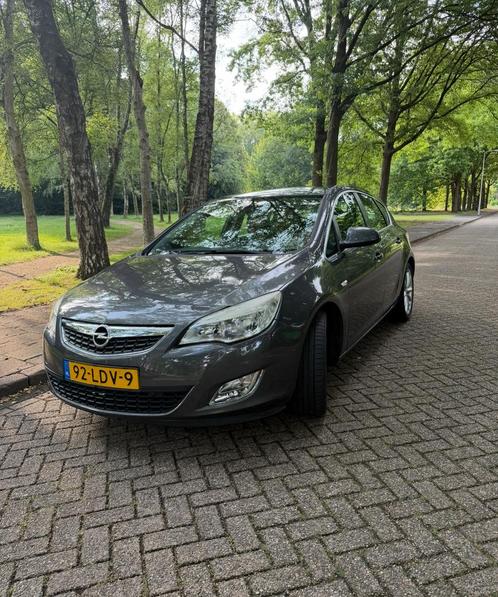 Opel Astra 1.6 16V 2010, Auto's, Opel, Particulier, Astra, Benzine, B, Hatchback, Handgeschakeld, Origineel Nederlands, Zilver of Grijs