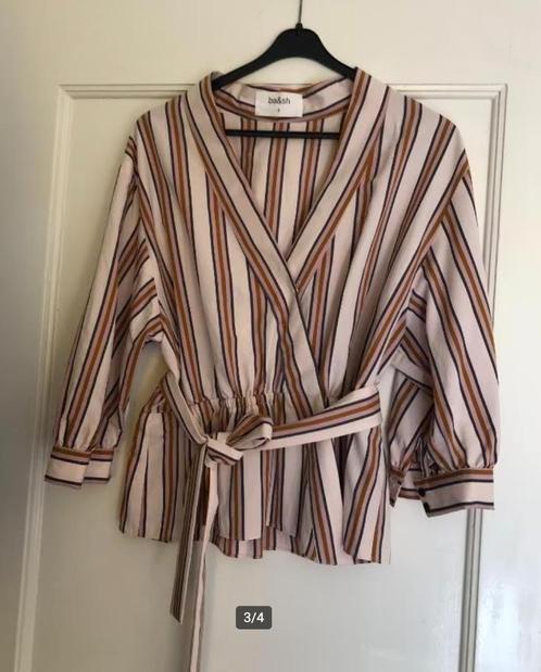 mooie blouse met strikband Ba&sh mt 3 mt M ZGAN, Kleding | Dames, Blouses en Tunieken, Zo goed als nieuw, Maat 38/40 (M), Ophalen