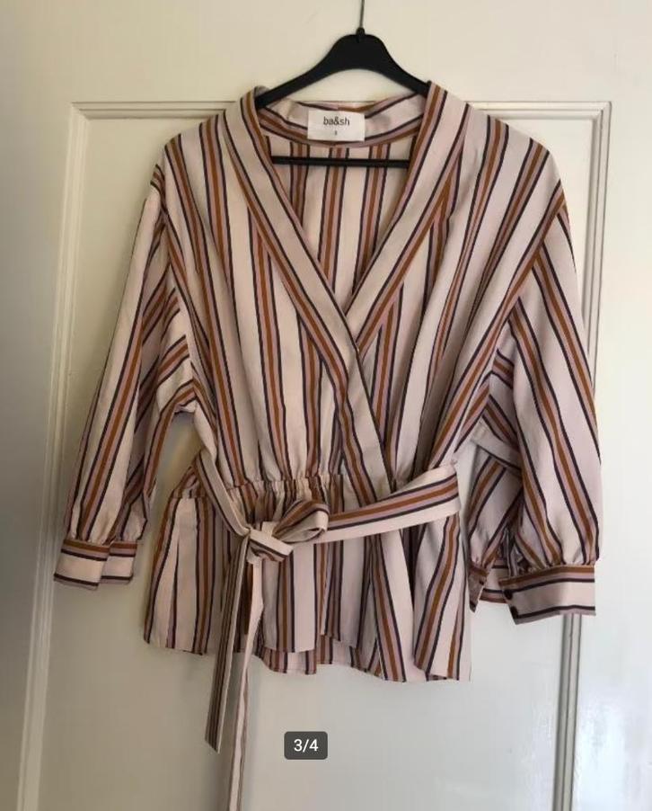 mooie blouse met strikband Ba&sh mt 3 mt M ZGAN, Kleding | Dames, Blouses en Tunieken, Zo goed als nieuw, Maat 38/40 (M), Ophalen