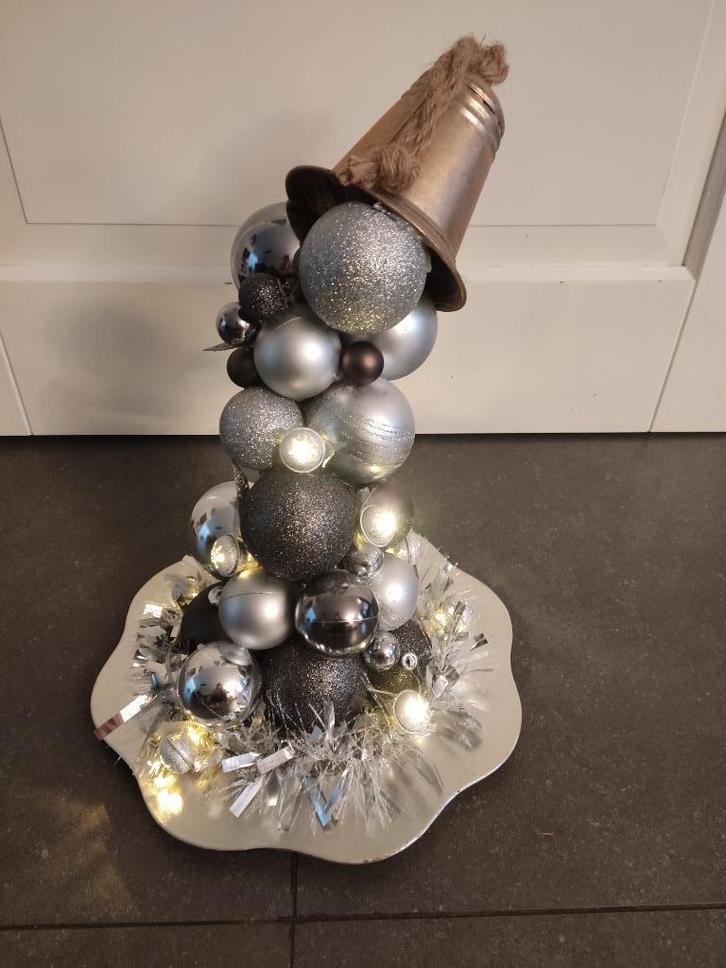 mooi kerststuk met verlichting, Diversen, Kerst, Nieuw, Ophalen of Verzenden