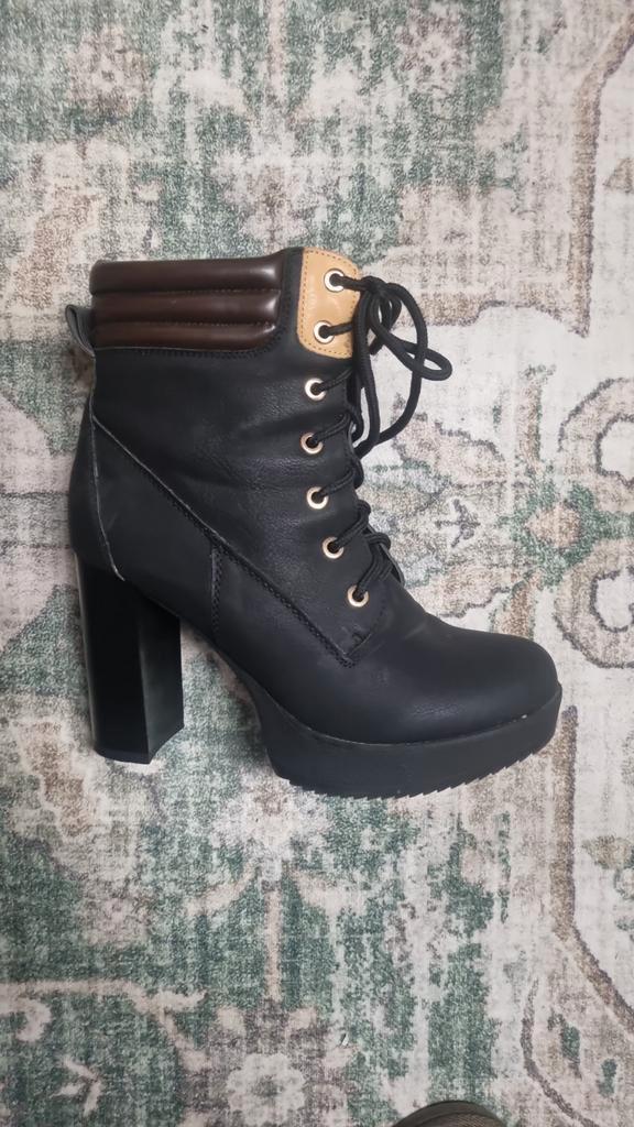 Zwarte Laarsjes met Hak - Maat 39, Kleding | Dames, Schoenen, Zo goed als nieuw, Hoge laarzen, Zwart, Ophalen of Verzenden