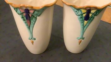 2 Gouds plateel, Gouda Zuid Holland vazen, Jugendstil beschikbaar voor biedingen