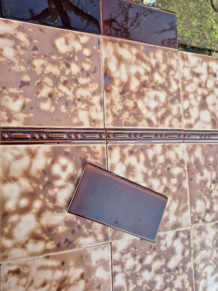 4,7m2 antieke bruin gewolkte tegels 15x15, veel randtegels, Antiek en Kunst, Antiek | Wandborden en Tegels, Ophalen