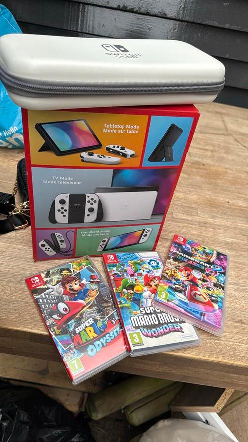 Nintendo switch oled met spelletjes, Hobby en Vrije tijd, Verzamelkaartspellen | Yu-gi-Oh!, Zo goed als nieuw, Ophalen of Verzenden
