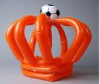 Oranje opblaasbare kroon met voetbal Staatsloterij, Hobby en Vrije tijd, Ophalen of Verzenden, Nieuw, Hoed of Pruik, Oranje of Koningsdag