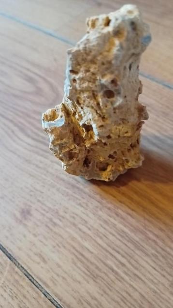 Aqua Shipping Stone - Kalksteen beschikbaar voor biedingen