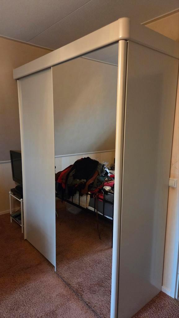 Norma 2-deurs kledingkast met spiegel, Huis en Inrichting, Kasten | Kledingkasten, Gebruikt, 150 tot 200 cm, 100 tot 150 cm, 50 tot 75 cm