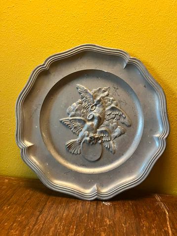 Vintage tinnen wandplaat: 2 duiven met ringen, 22 cm, engel beschikbaar voor biedingen