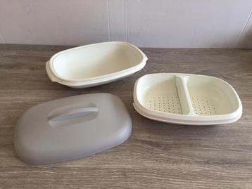 NIEUWSTAAT serveerwonder van TUPPERWARE schaal met vergiet  beschikbaar voor biedingen