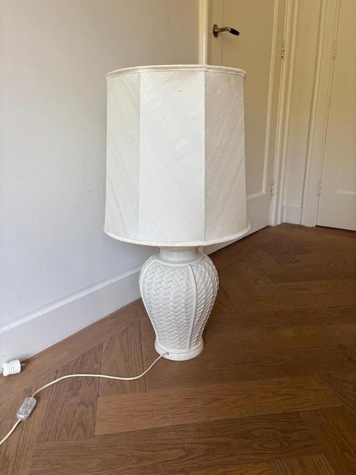Porseleinen tafellamp met zijden kap | klassiek, Huis en Inrichting, Lampen | Tafellampen, Gebruikt, 75 cm of meer, Overige materialen