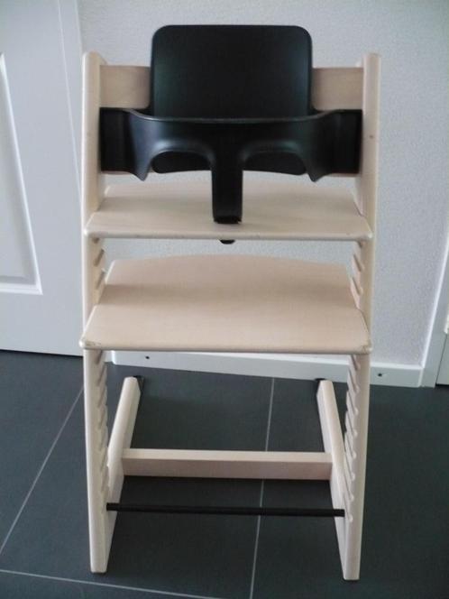 Stokke Tripp Trapp kinderstoel met zwarte babyset en gliders, Kinderen en Baby's, Kinderstoelen, Gebruikt, Meegroeistoel, Aanschuifbaar