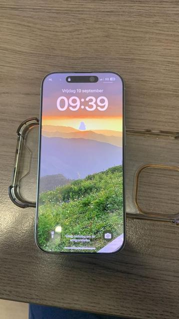 Iphone 16 pro 128gb zo goed als nieuw beschikbaar voor biedingen