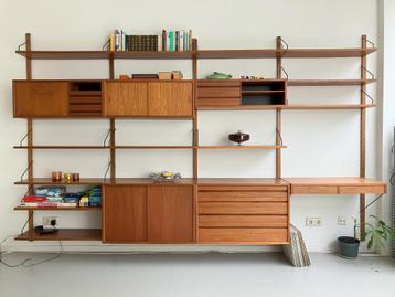 Poul Cadovius Royal Systems vintage wandmeubel beschikbaar voor biedingen