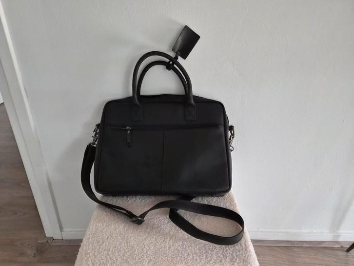 Burkely Vintage Doris Laptoptas Zwart - Echt Leer tot 17inch, Computers en Software, Laptoptassen, Zo goed als nieuw, Schoudertas