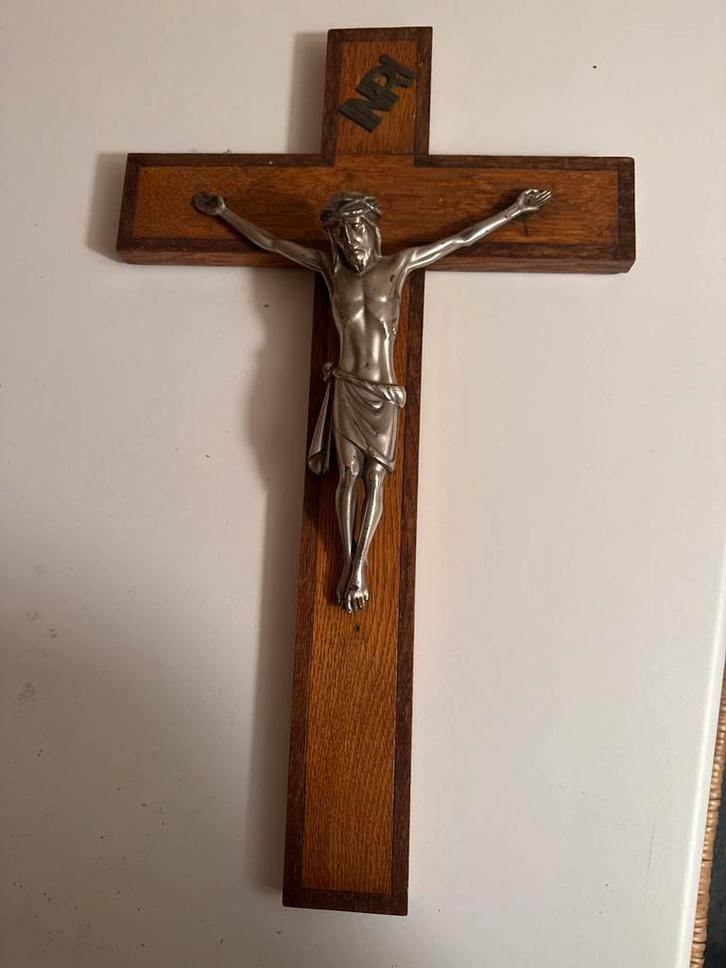 Houten kruisbeeld met metalen Jezusfiguur, Antiek en Kunst, Antiek | Religie, Ophalen of Verzenden