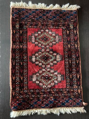 Perzisch/ vintage tapijt/ tafelkleed in goede staat beschikbaar voor biedingen