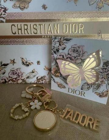 Stijlvolle Dior J’adore sleutelhanger, goudkleurig hardware beschikbaar voor biedingen